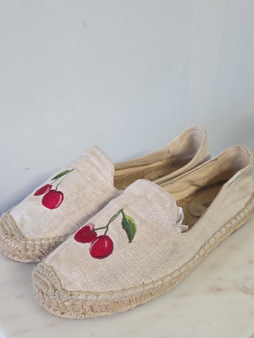 Soludos Cream Espadrille Slip-Ons with Cherry Embroidery Size 9.5 - Picture 1 of 6